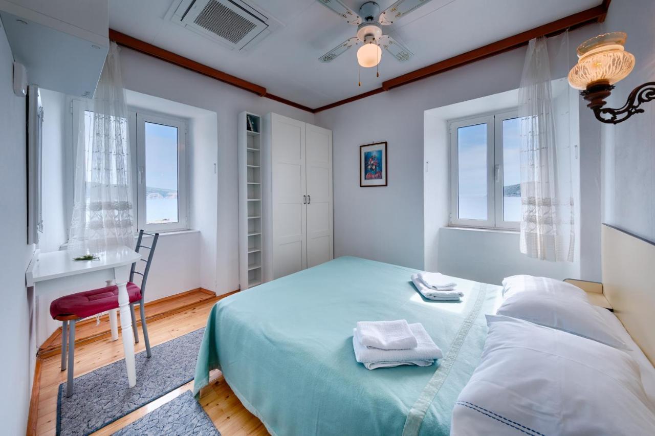 Apartments And Rooms By The Sea Komiza, Vis - 2431 Ngoại thất bức ảnh