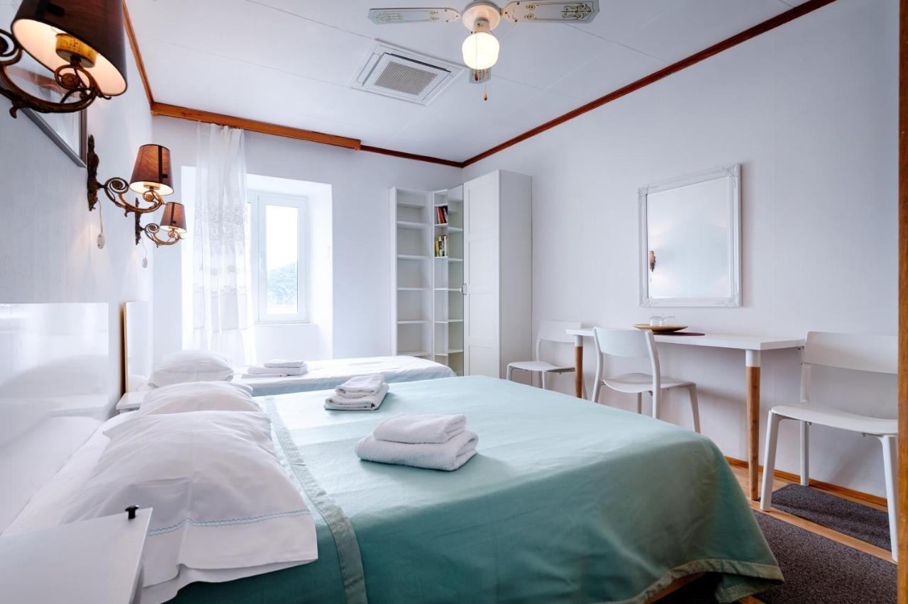 Apartments And Rooms By The Sea Komiza, Vis - 2431 Ngoại thất bức ảnh