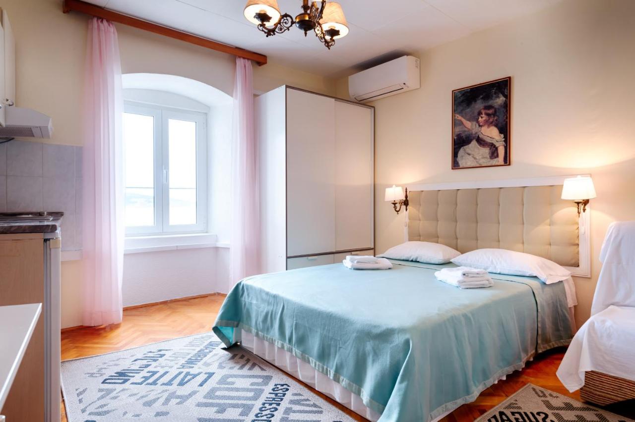 Apartments And Rooms By The Sea Komiza, Vis - 2431 Ngoại thất bức ảnh