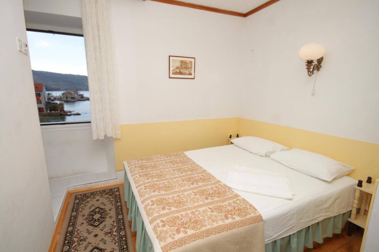 Apartments And Rooms By The Sea Komiza, Vis - 2431 Ngoại thất bức ảnh