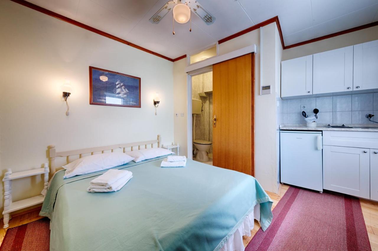 Apartments And Rooms By The Sea Komiza, Vis - 2431 Ngoại thất bức ảnh